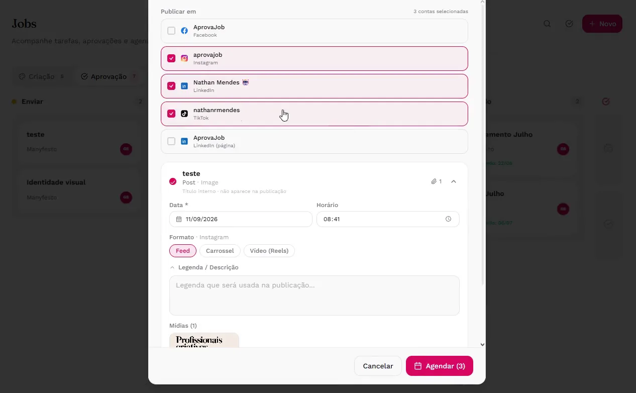 Agendamento multicanal no Manyfesto: a mesma peça aprovada programada para Instagram, LinkedIn e outras contas do cliente